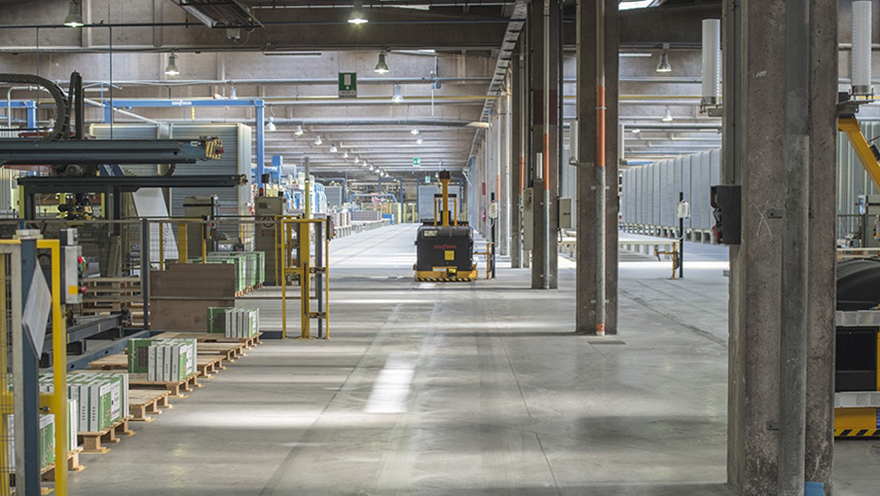 Interno di stabilimento per la produzione di piastrelle di ceramica